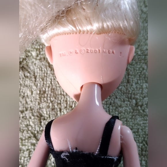 The original 2001 Chloe Bratz doll - Picture 6 of 8